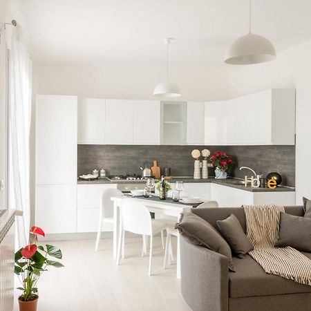 Fco Secrets Luxury Apartment Fiumicino Bagian luar foto
