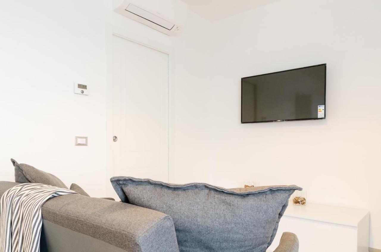 Fco Secrets Luxury Apartment Fiumicino Bagian luar foto