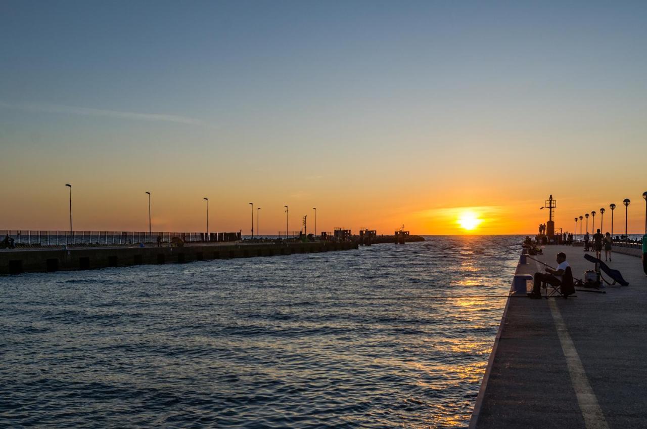 Fco Secrets Luxury Apartment Fiumicino Bagian luar foto