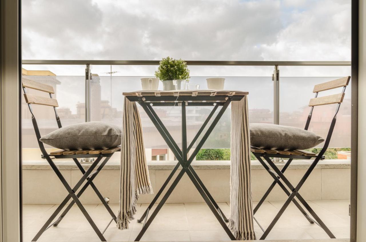 Fco Secrets Luxury Apartment Fiumicino Bagian luar foto